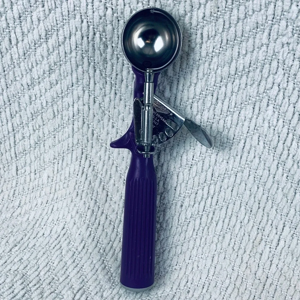 Vollrath Ice Cream Disher Purple 47147 Stainless Steel‎ Thumb Action Scoop USA